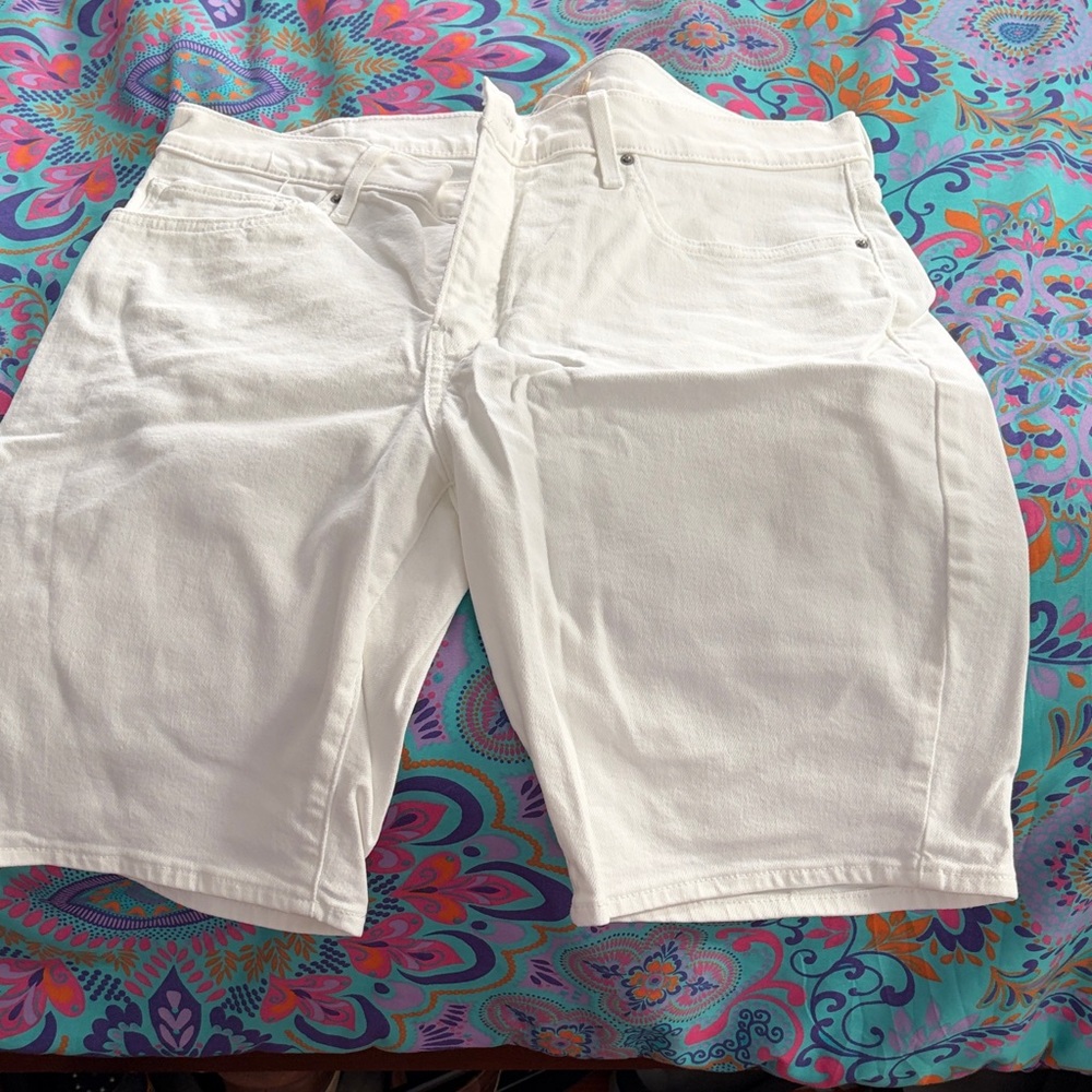 Levi's White Jean Shorts for Women size 33. Like new- never worn